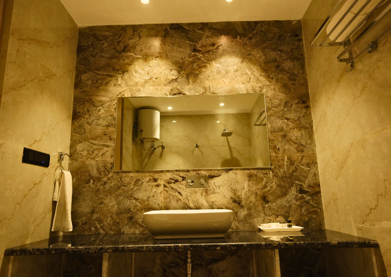 Deluxe Room - With Breakfast - Image 7