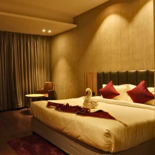 Deluxe Room - With Breakfast